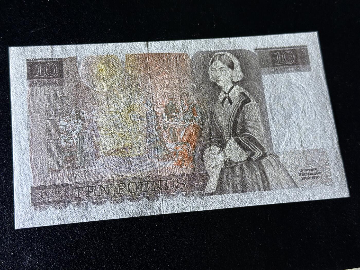 《外钞收藏家》第三百七十三期 英国D序列10镑 全新UNC