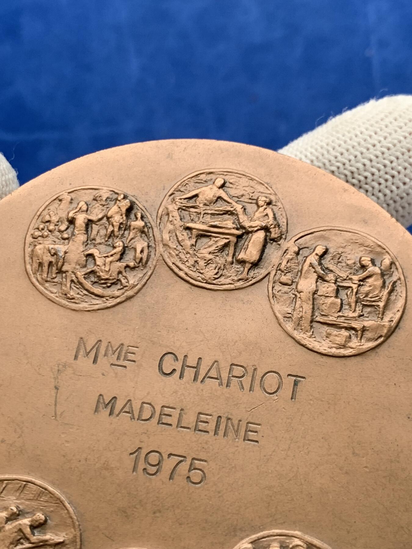 《竞宝斋》第274场- 周日，周一，周二  3场连拍 （全场包邮） 法国全国多企业联合会铜章 256.9克 79.9mm 