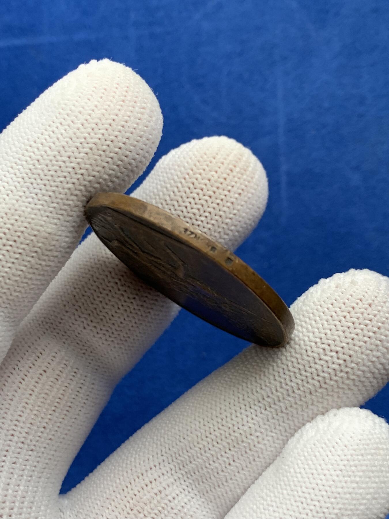 《竞宝斋》第274场- 周日，周一，周二  3场连拍 （全场包邮） 三人行铜章 19.6克 36.3mm