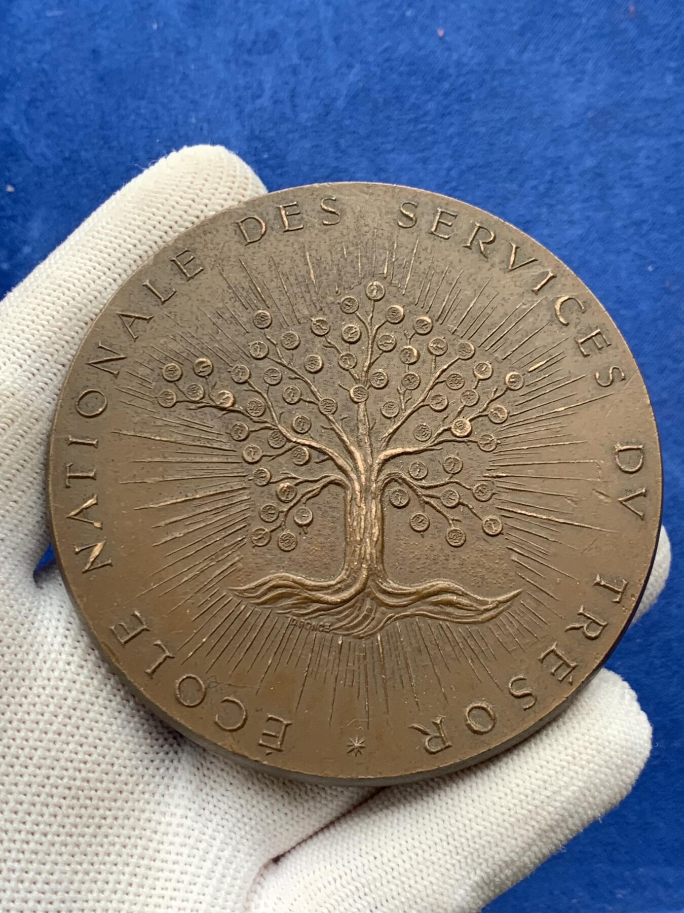 《竞宝斋》第274场- 周日，周一，周二  3场连拍 （全场包邮） 法国公共财政部铜章 228.6克 74.1mm