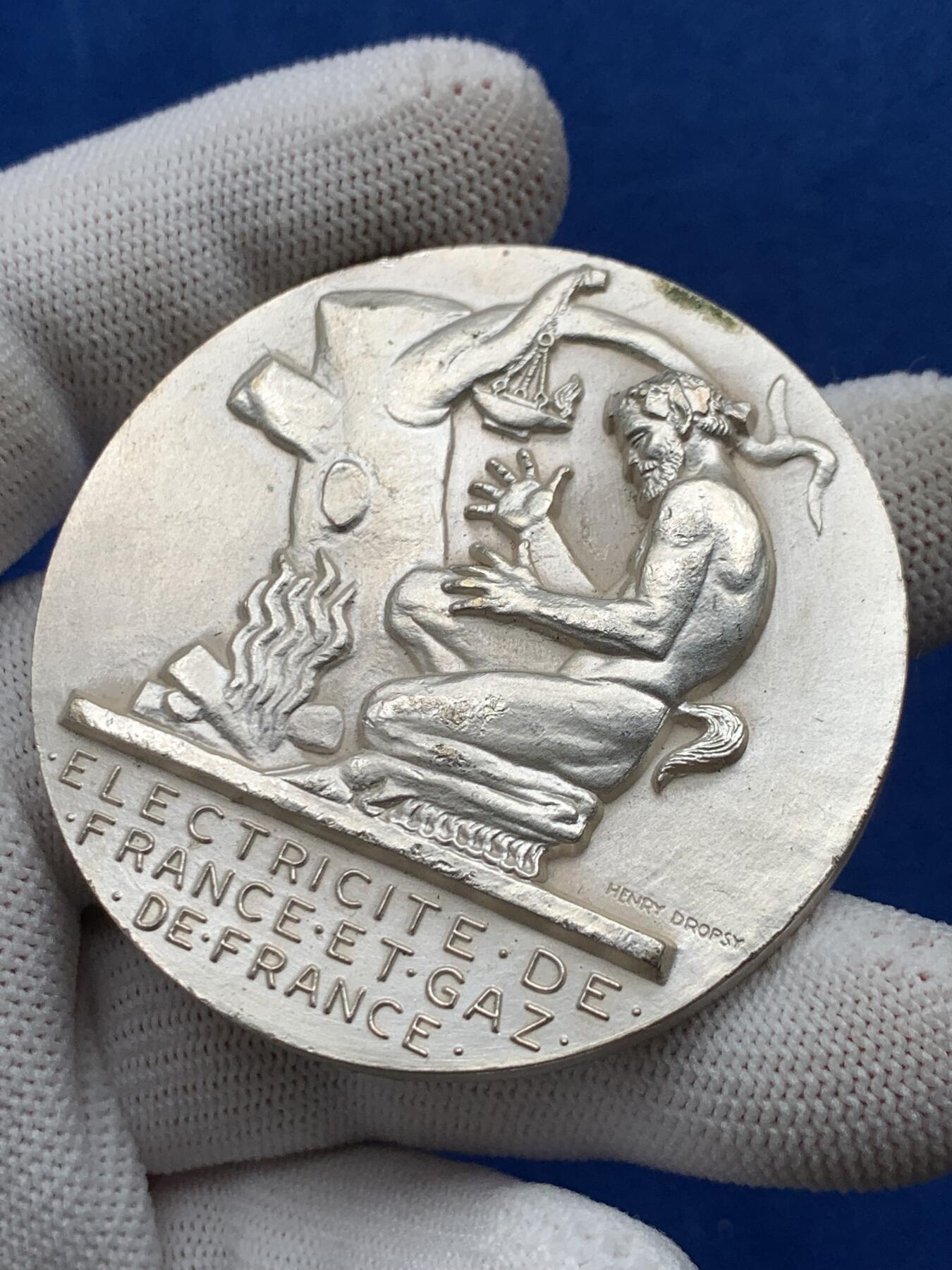 《竞宝斋》第274场- 周日，周一，周二  3场连拍 （全场包邮） 法国电力和法国天然气镀银铜章 71.8克 55mm