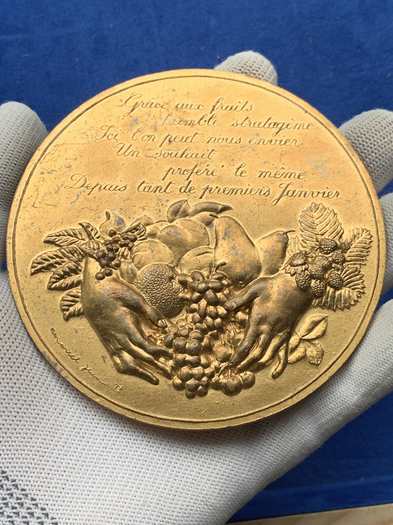 《竞宝斋》第274场- 周日，周一，周二  3场连拍 （全场包邮） 法国愿望之手铜章 404.4克 97.7mm