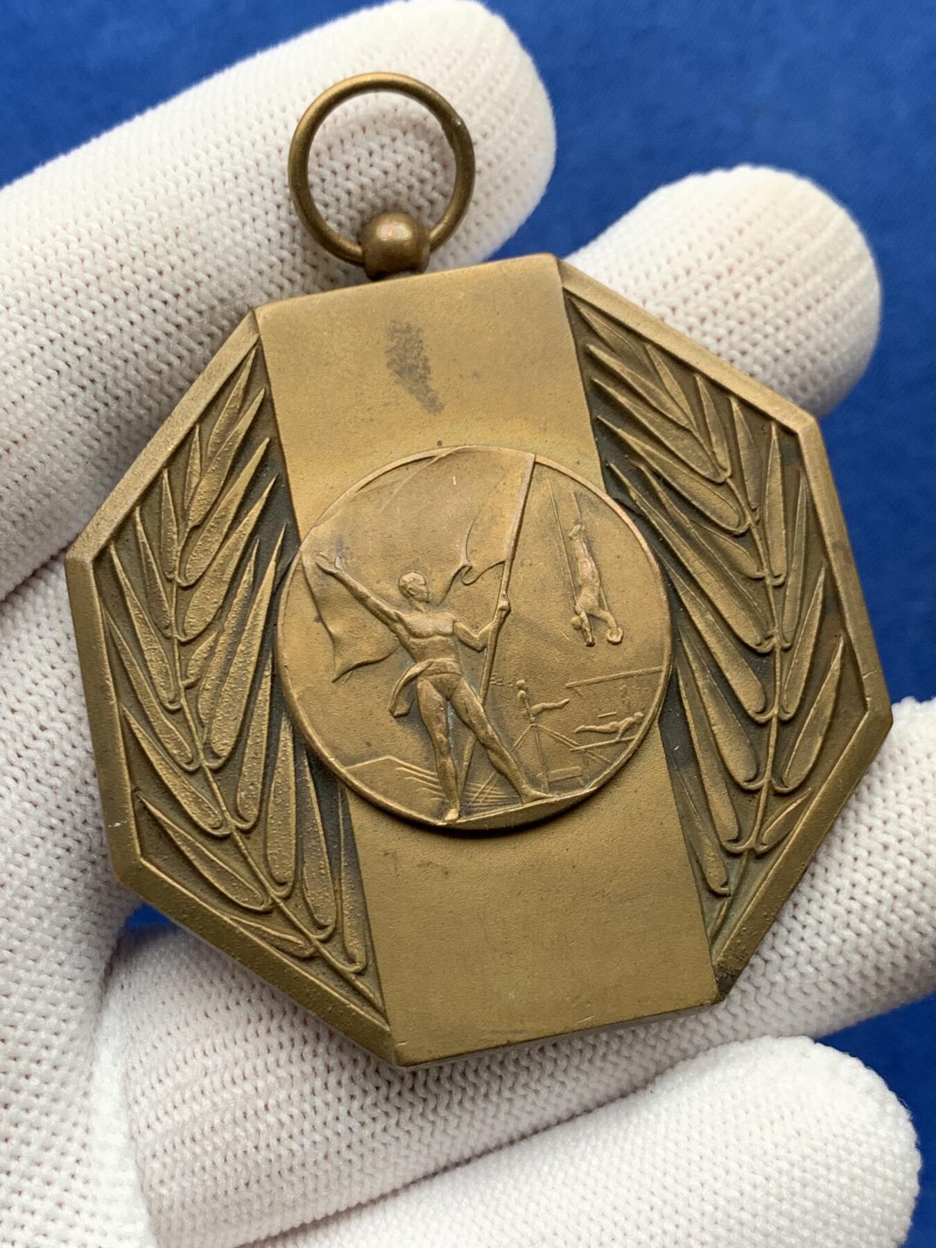 《竞宝斋》第274场- 周日，周一，周二  3场连拍 （全场包邮） 法国双杠比赛铜章 56.6克 50.2mm