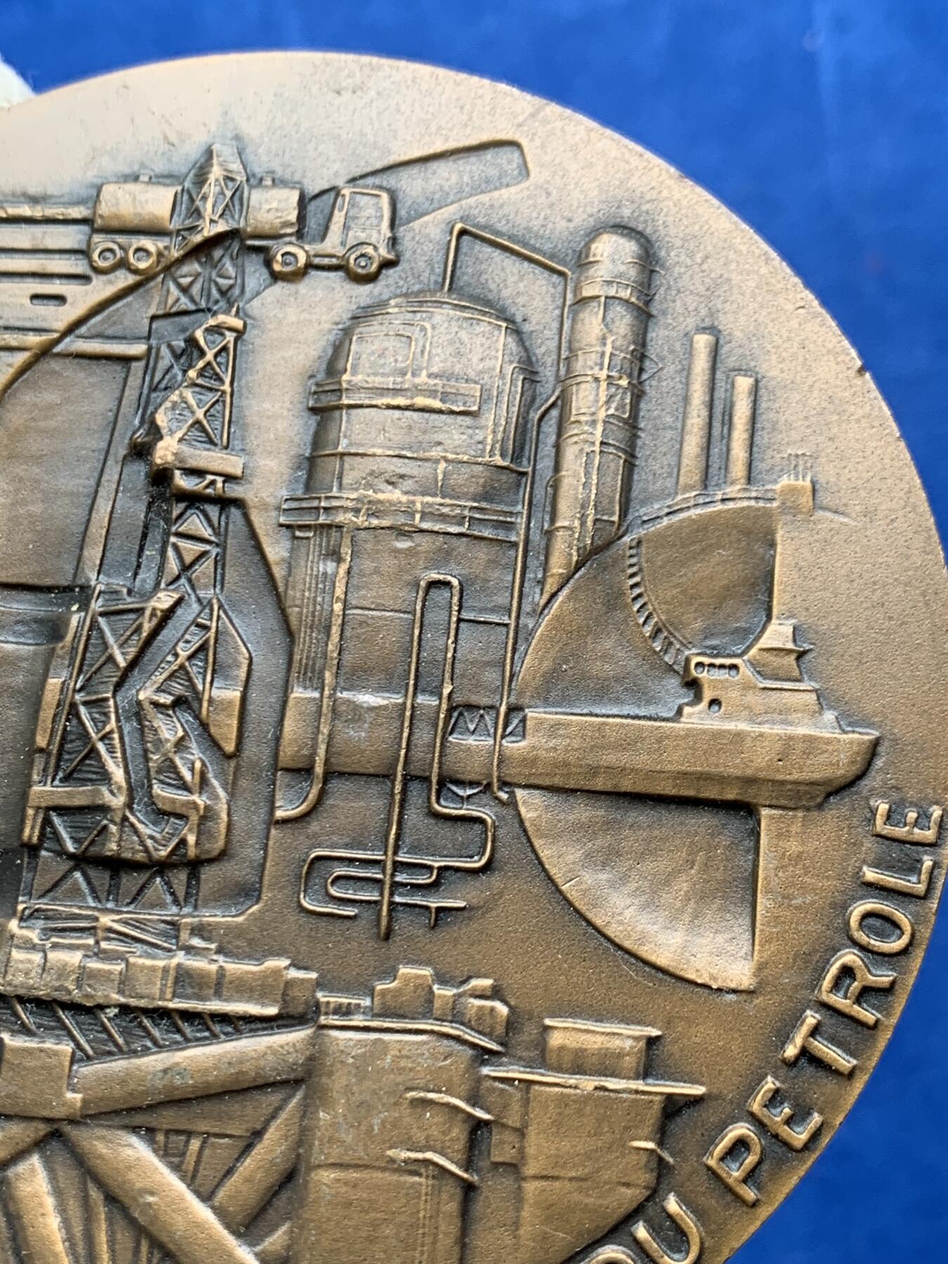 《竞宝斋》第274场- 周日，周一，周二  3场连拍 （全场包邮） 法国石油铜质奖章 308.2克 89.6mm