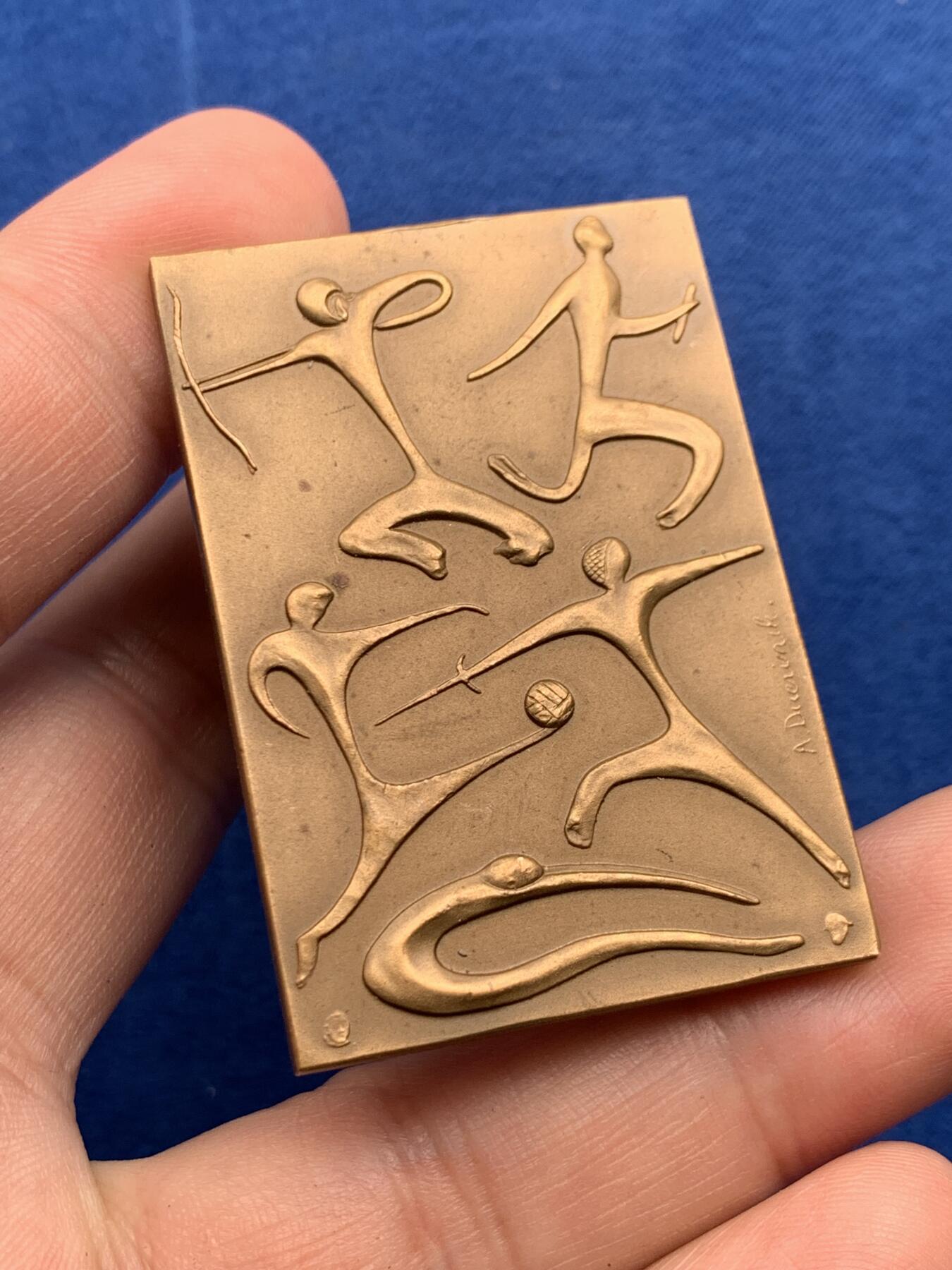 《竞宝斋》第274场- 周日，周一，周二  3场连拍 （全场包邮） 法国1961年全国运动会铜章 44.8克 35.4*50.7mm