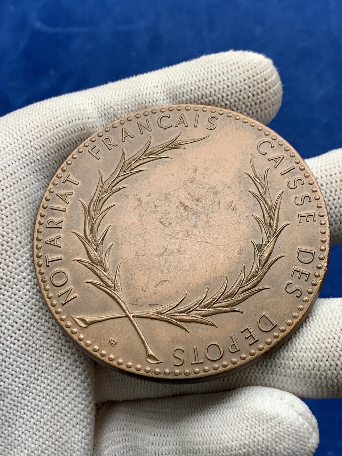 《竞宝斋》第274场- 周日，周一，周二  3场连拍 （全场包邮） 法国储蓄银行公证处，人物：雅典政治家梭伦 140.2克 59.3mm