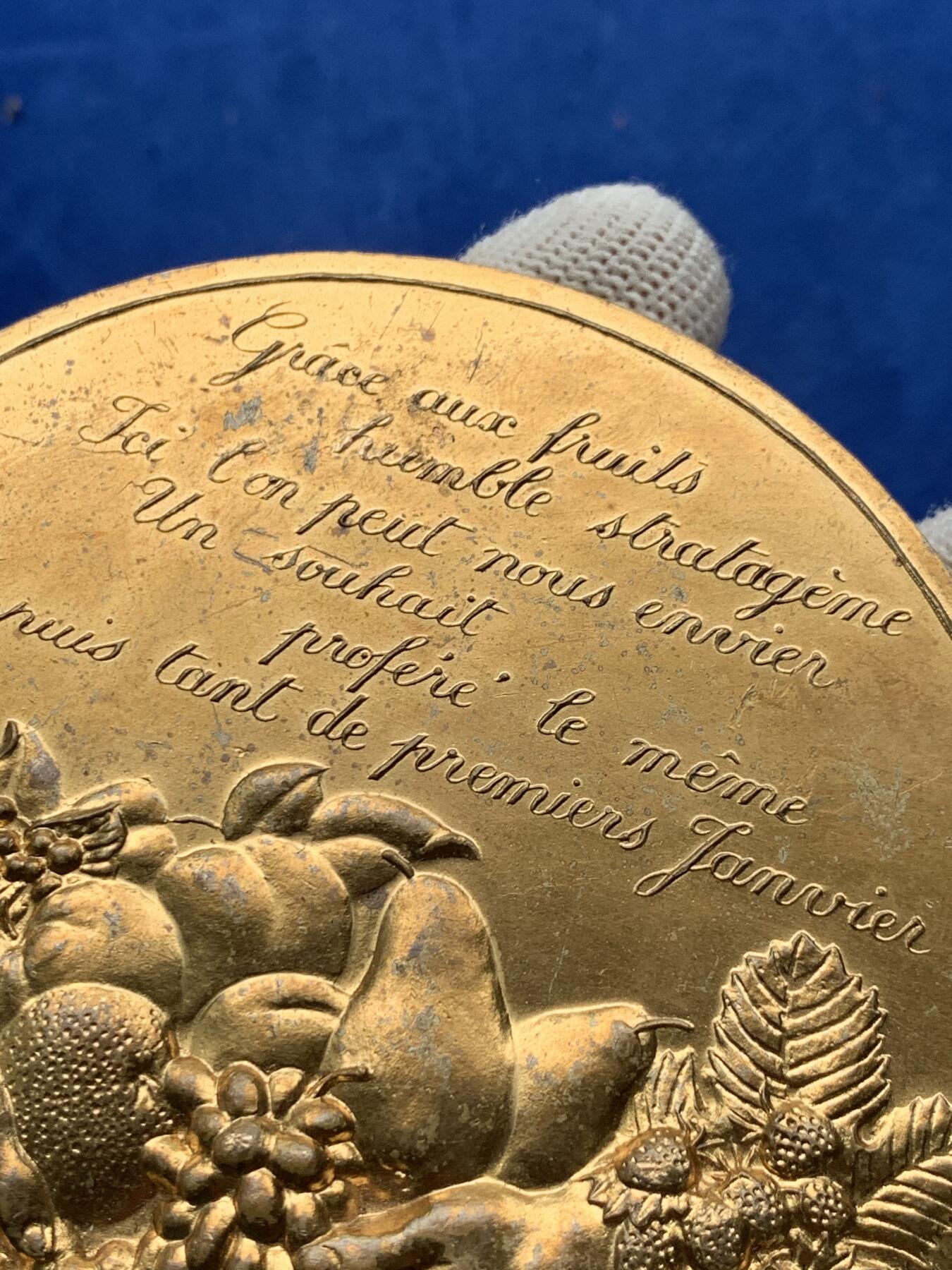 《竞宝斋》第274场- 周日，周一，周二  3场连拍 （全场包邮） 法国愿望之手铜章 404.4克 97.7mm