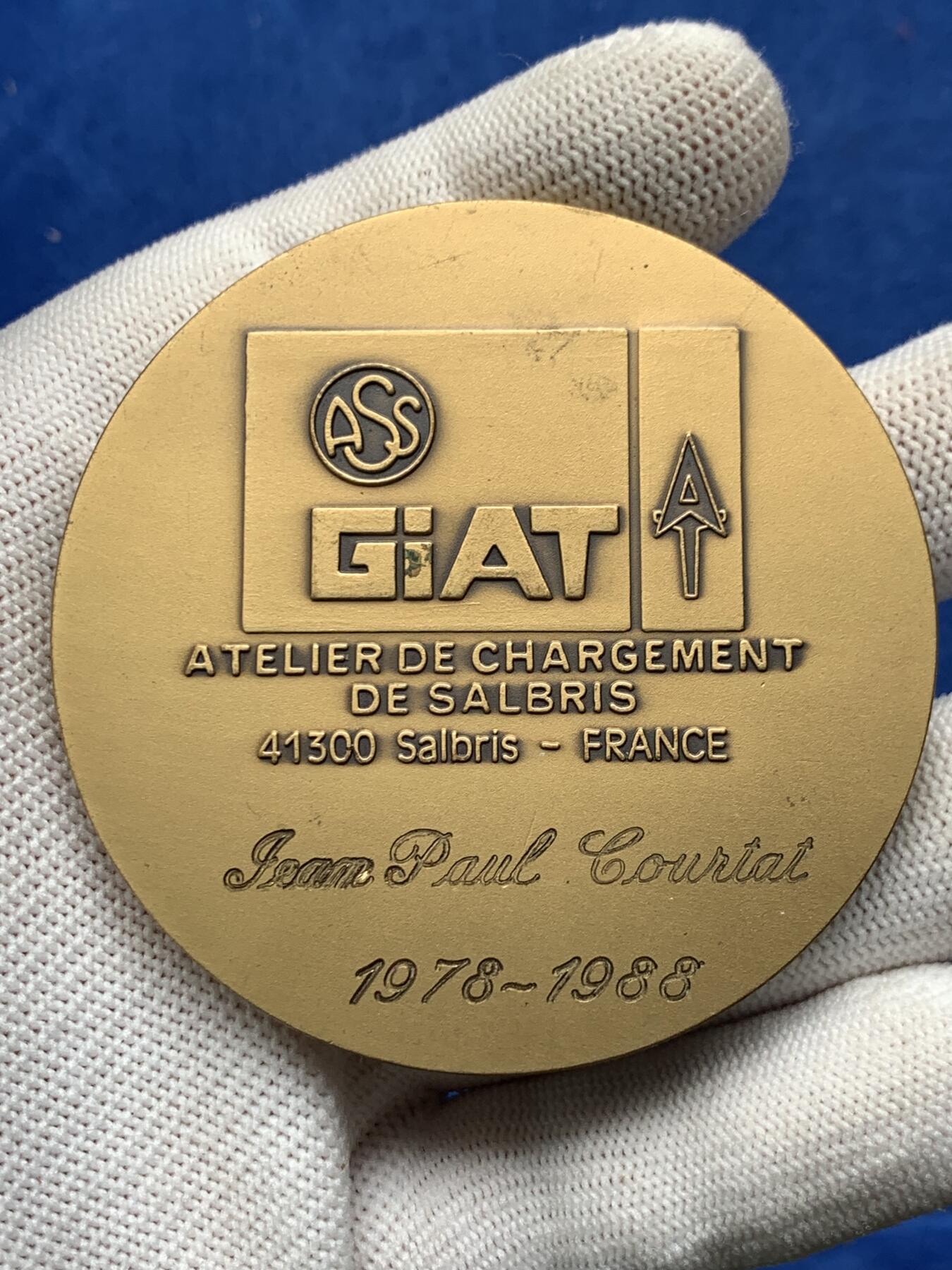 《竞宝斋》第274场- 周日，周一，周二  3场连拍 （全场包邮） 法国军械库车间铜章 147克 64.6mm 