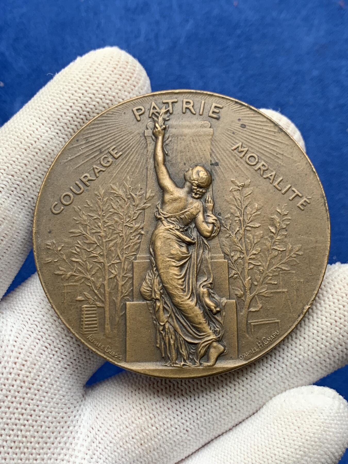 《竞宝斋》第274场- 周日，周一，周二  3场连拍 （全场包邮） 法国法国体操协会联盟成立纪念铜章 98.7克 59.1mm