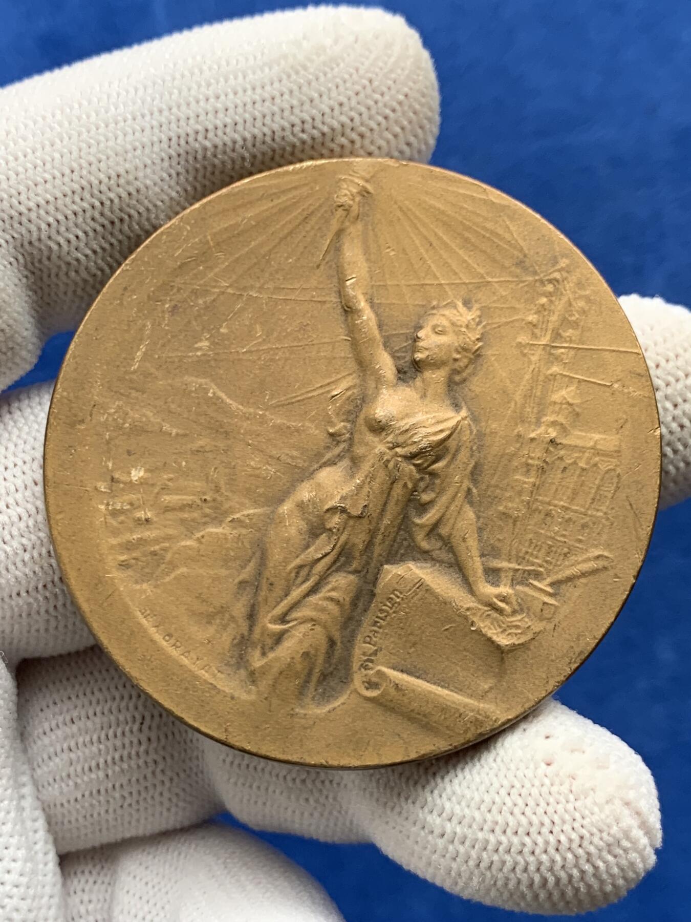 《竞宝斋》第274场- 周日，周一，周二  3场连拍 （全场包邮） 法国小巴黎人赠与的铜质奖章 61.7克 50.4mm