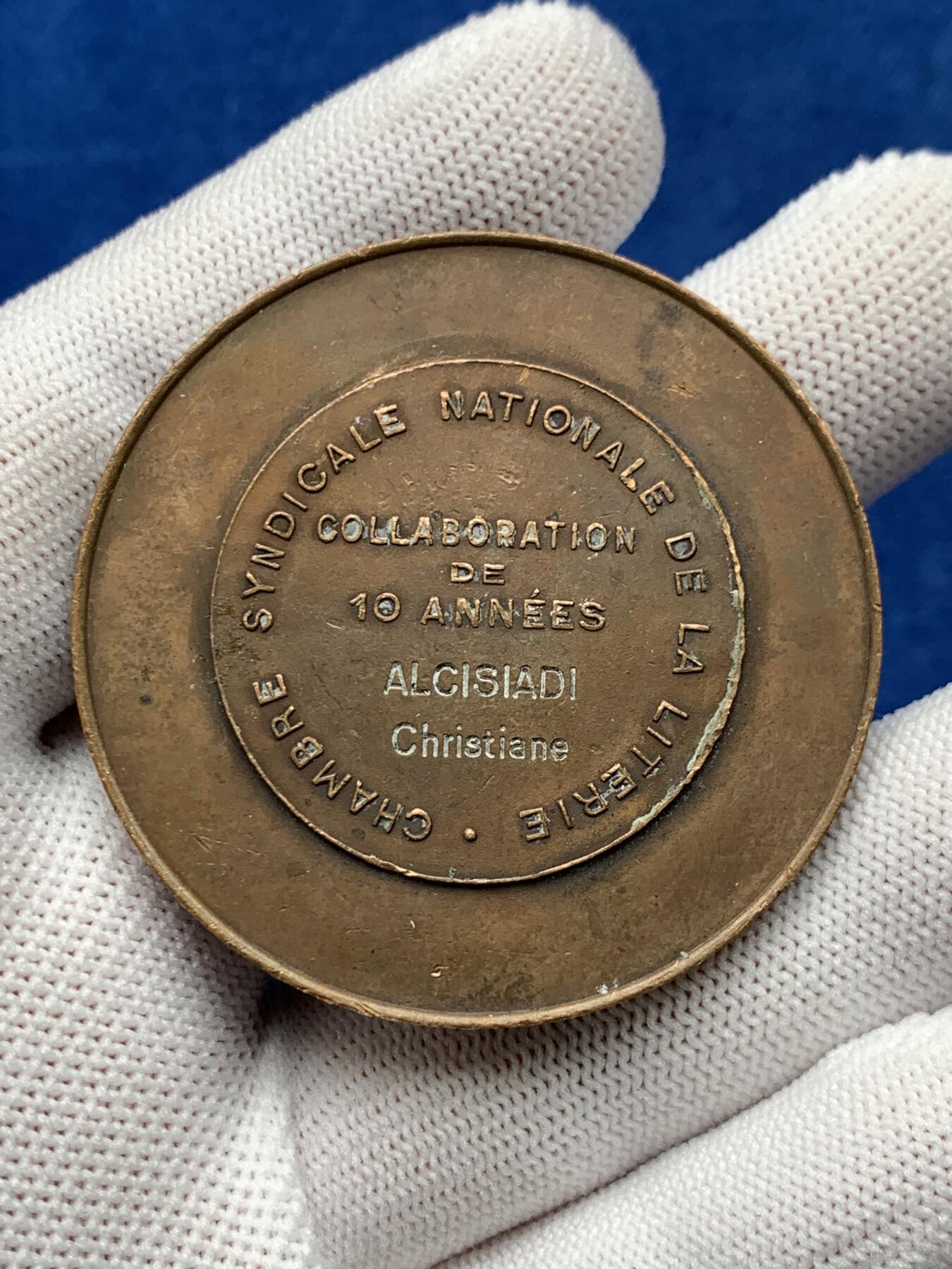 《竞宝斋》第274场- 周日，周一，周二  3场连拍 （全场包邮） 法国勃兰特文学协会铜章 51.9克 50mm