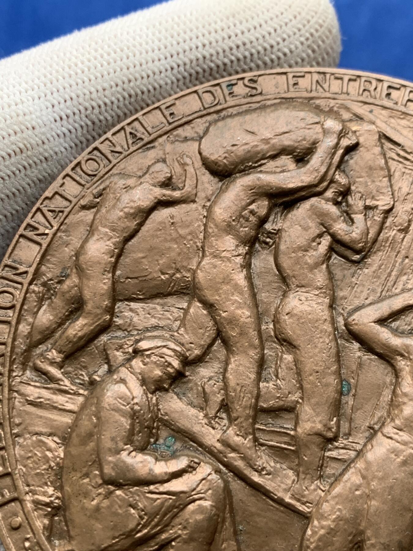 《竞宝斋》第274场- 周日，周一，周二  3场连拍 （全场包邮） 法国全国多企业联合会铜章 256.9克 79.9mm 