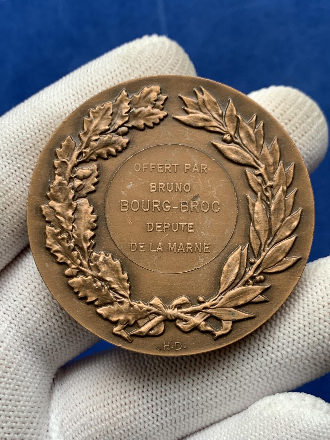 《竞宝斋》第274场- 周日，周一，周二  3场连拍 （全场包邮） 法国由马恩州副议员布鲁诺·布尔格-布罗克提供的铜质奖章 78克 49.9mm