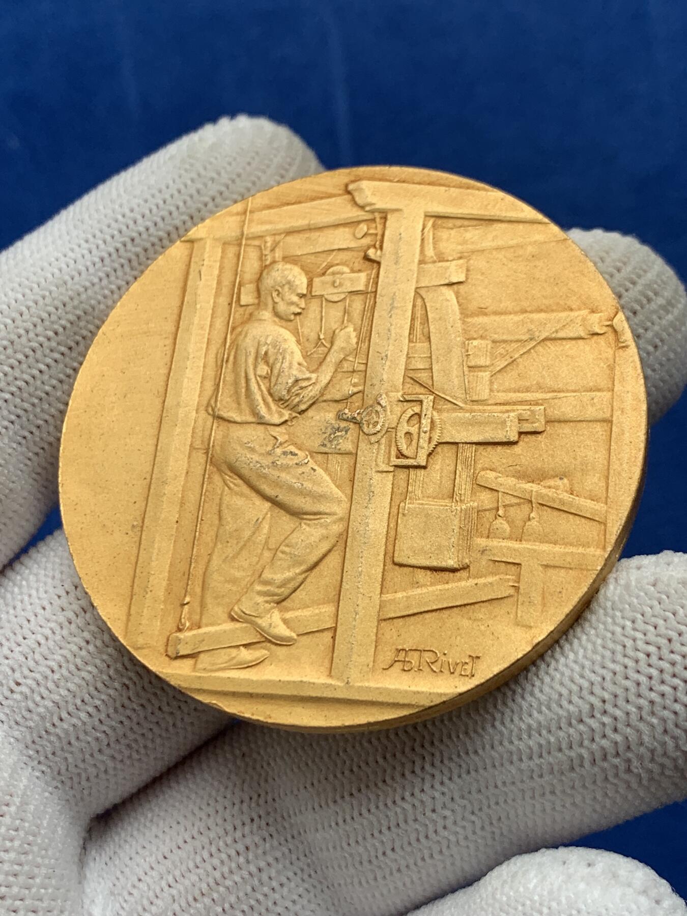 《竞宝斋》第274场- 周日，周一，周二  3场连拍 （全场包邮） 法国织物和纺织材料总协会铜章 54.4克 49.8mm