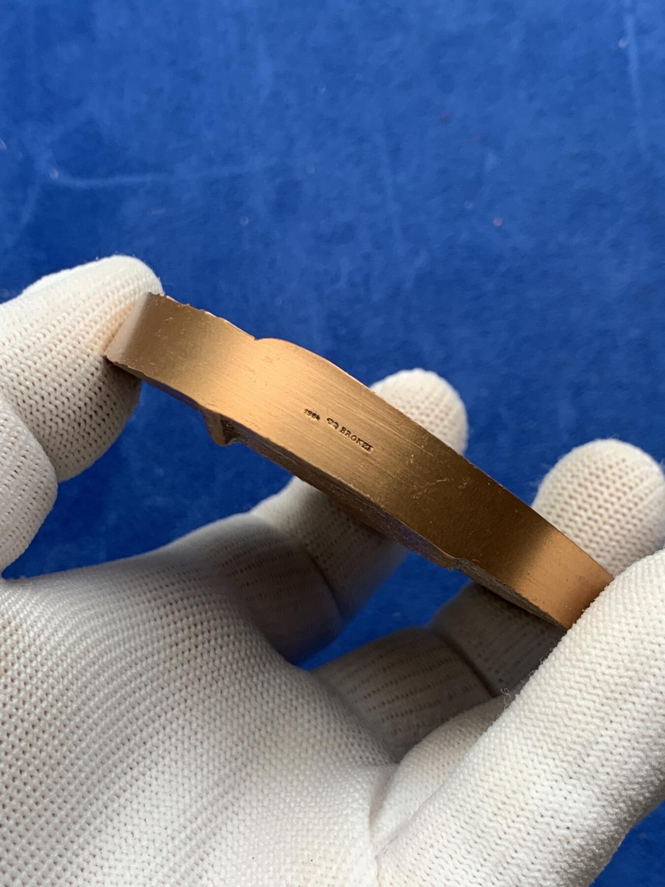 《竞宝斋》第274场- 周日，周一，周二  3场连拍 （全场包邮） 法国巴黎贝尔西综合体育馆 265.2克 71.8mm