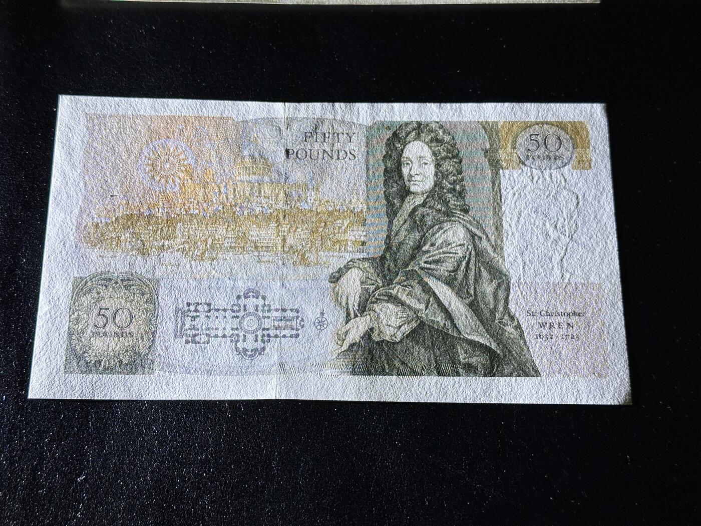 《外钞收藏家》第三百七十三期 英国D序列50镑 全新UNC 