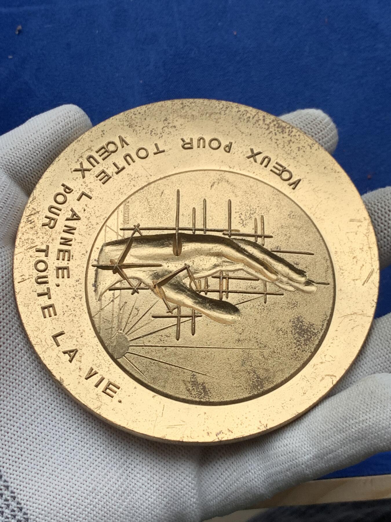 《竞宝斋》第274场- 周日，周一，周二  3场连拍 （全场包邮） 法国新年祝愿铜章 483克 97.3mm