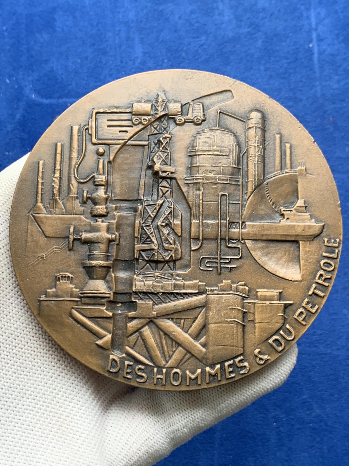 《竞宝斋》第274场- 周日，周一，周二  3场连拍 （全场包邮） 法国石油铜质奖章 308.2克 89.6mm