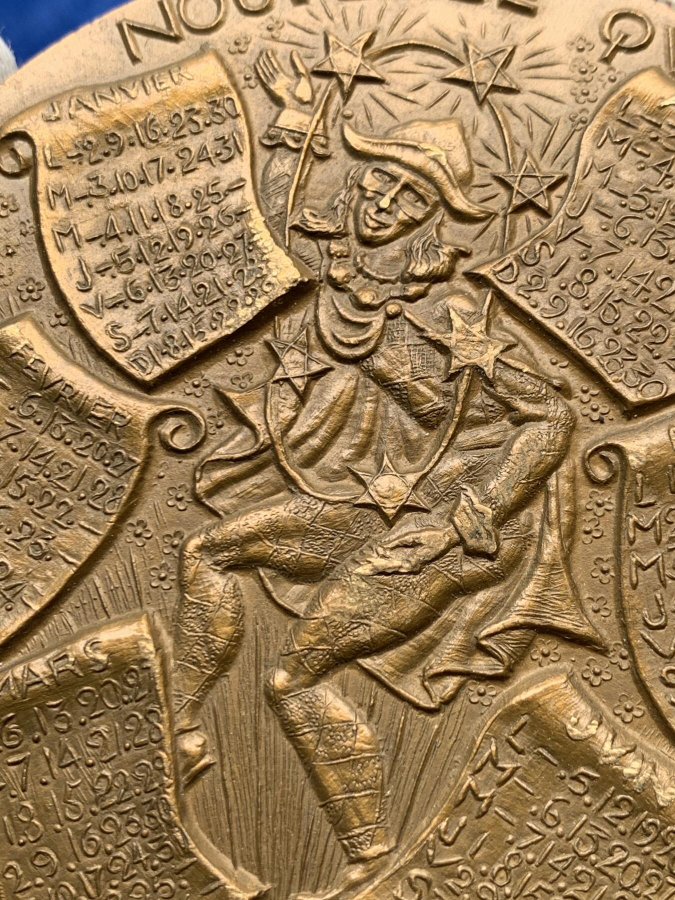 《竞宝斋》第274场- 周日，周一，周二  3场连拍 （全场包邮） 法国造币厂1978年青铜日历铜章，“新的一年将会带来什么” 361.7克 94mm