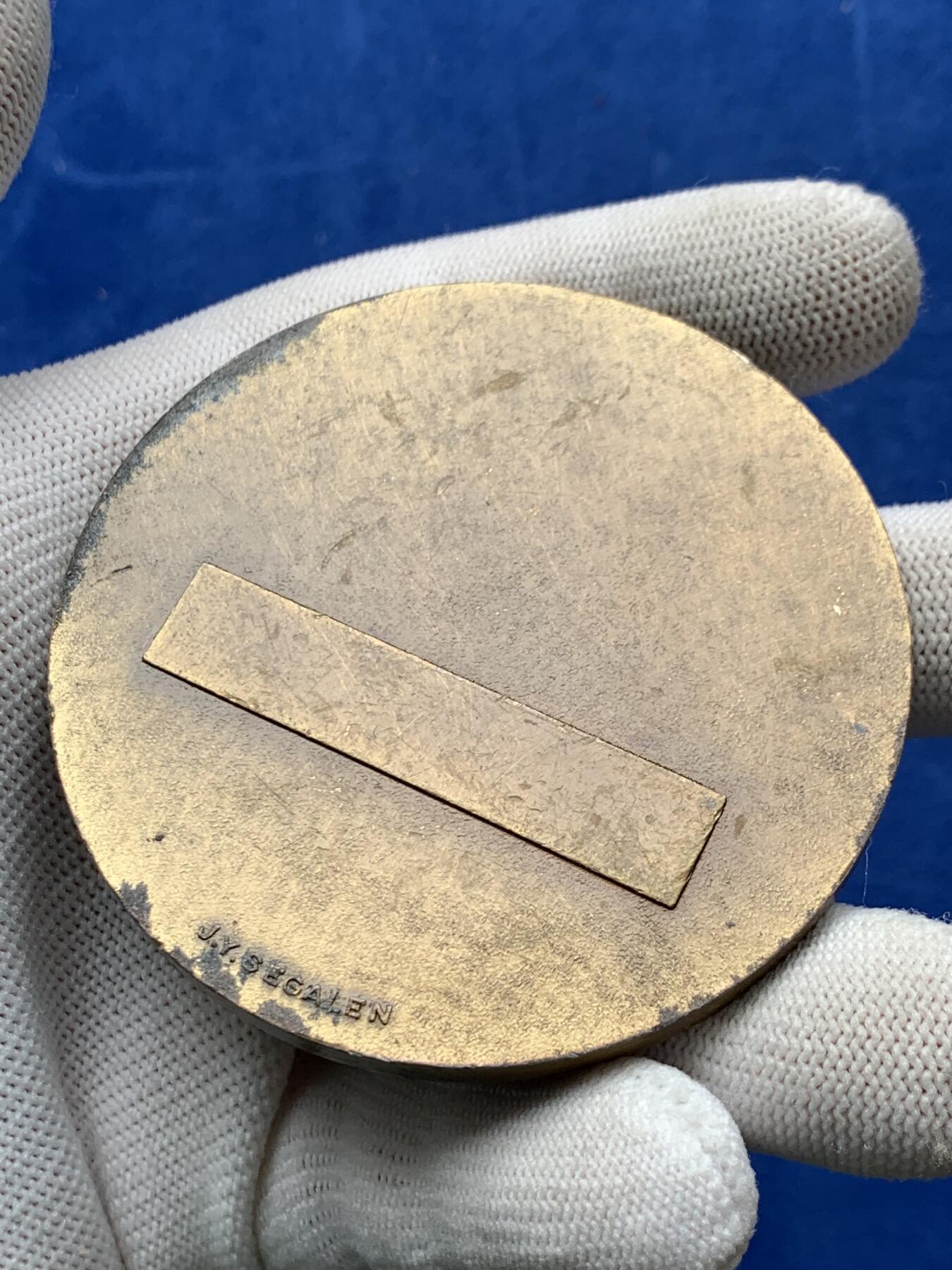 《竞宝斋》第274场- 周日，周一，周二  3场连拍 （全场包邮） 宝剑铜章 96.2克 68.7mm