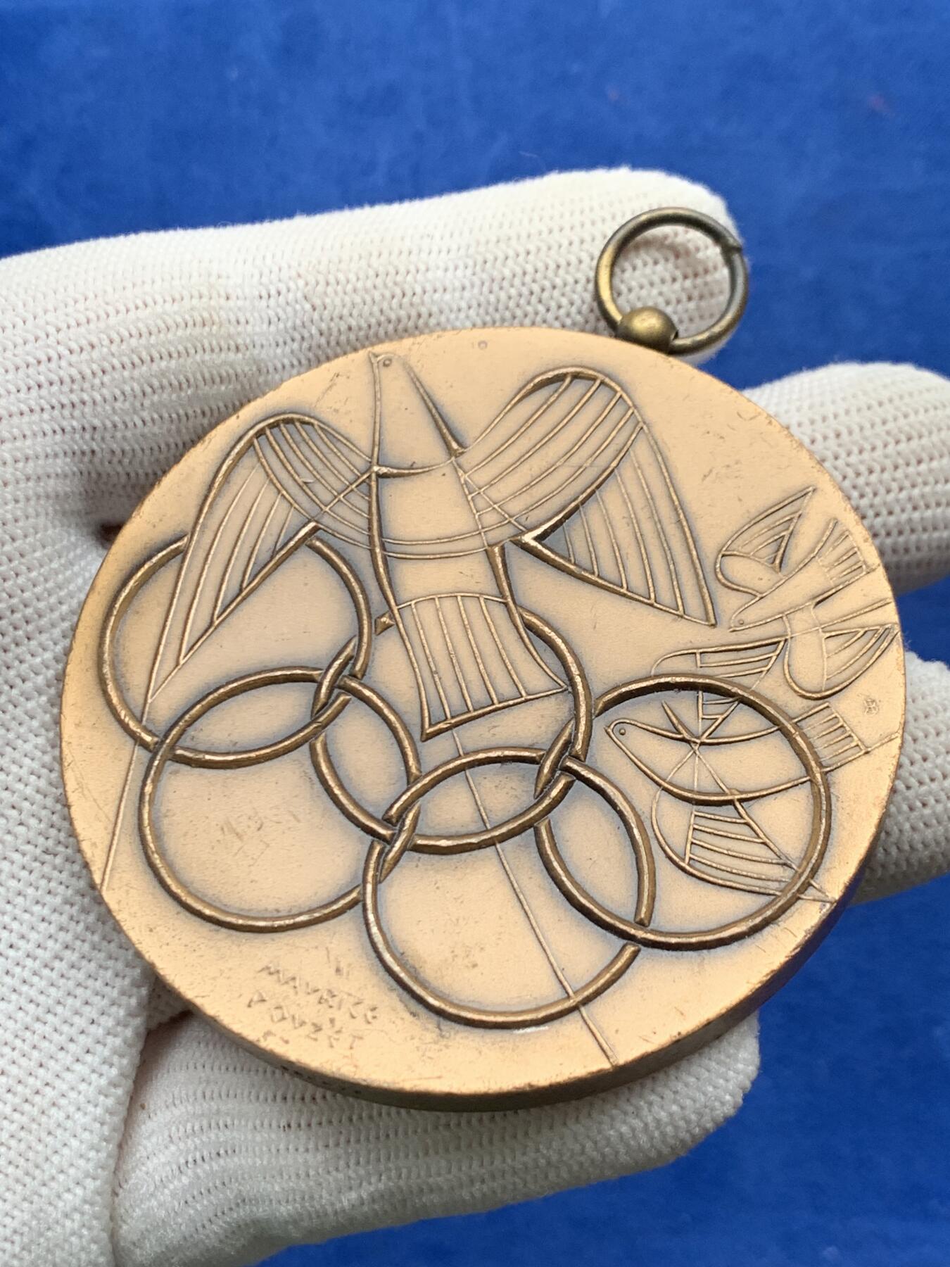 《竞宝斋》第274场- 周日，周一，周二  3场连拍 （全场包邮） 法国全国医生运动联盟铜章 133.9克 62.8mm 