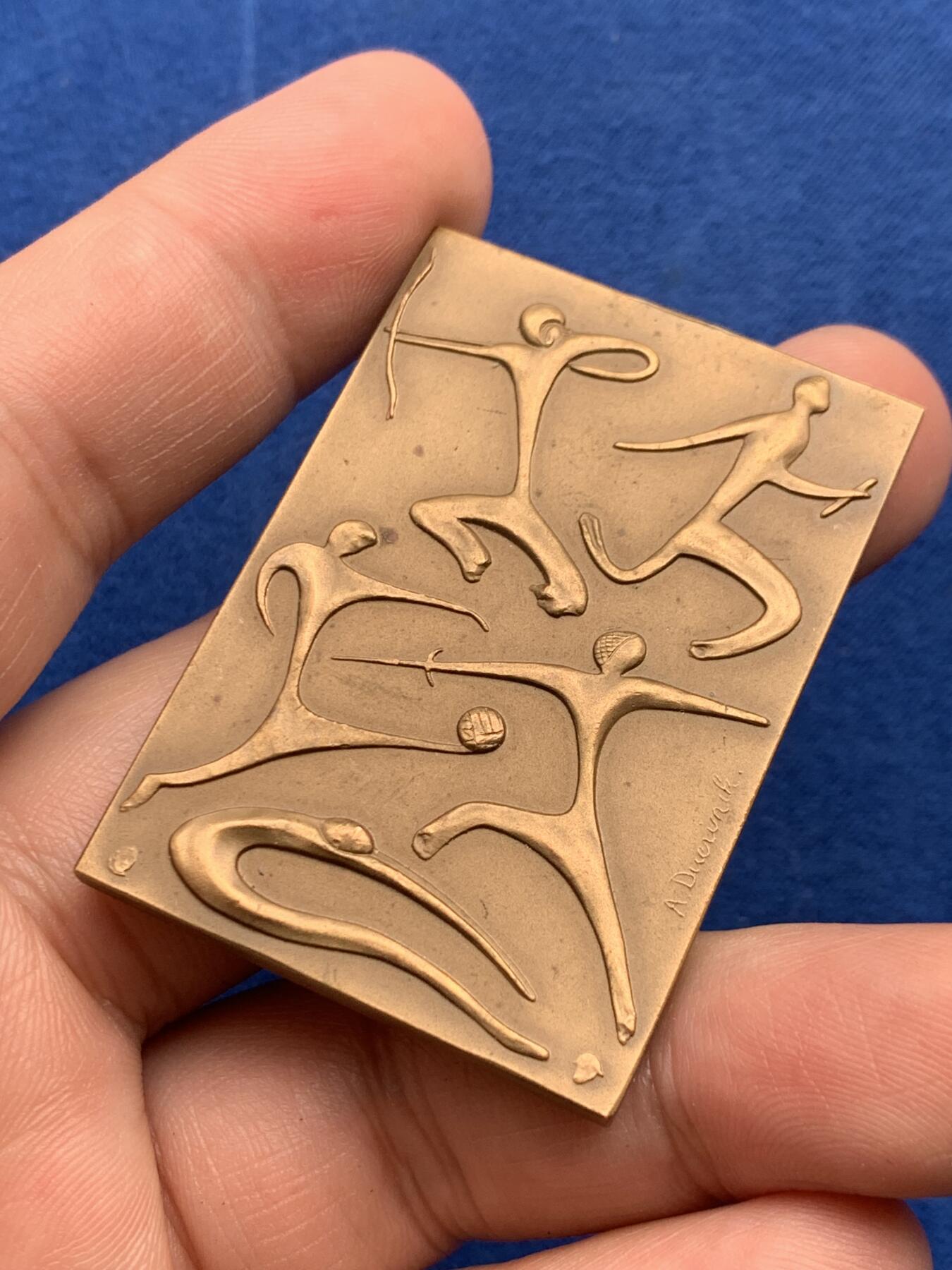 《竞宝斋》第274场- 周日，周一，周二  3场连拍 （全场包邮） 法国1961年全国运动会铜章 44.8克 35.4*50.7mm