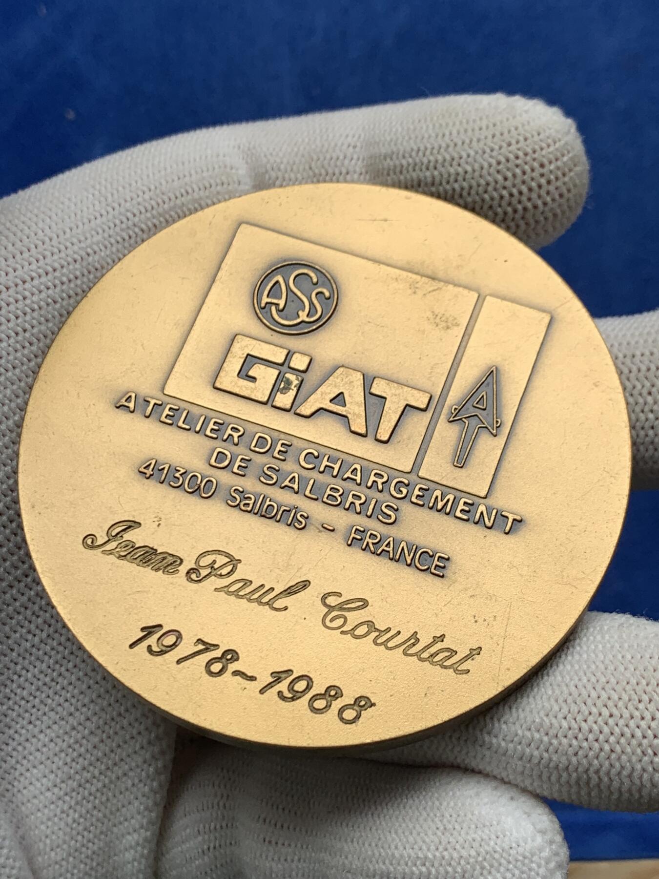 《竞宝斋》第274场- 周日，周一，周二  3场连拍 （全场包邮） 法国军械库车间铜章 147克 64.6mm 