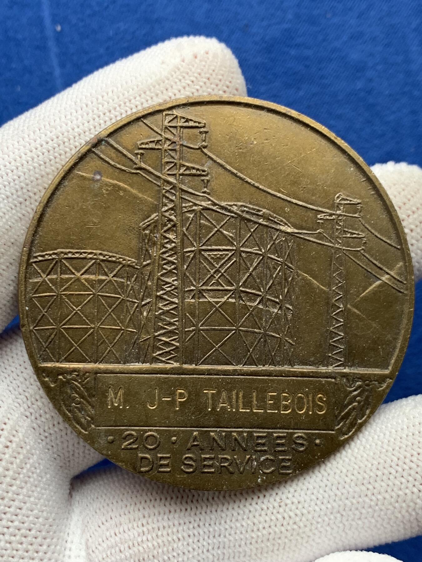 《竞宝斋》第274场- 周日，周一，周二  3场连拍 （全场包邮） 法国电力和天然气铜章 70.1克 55.5mm