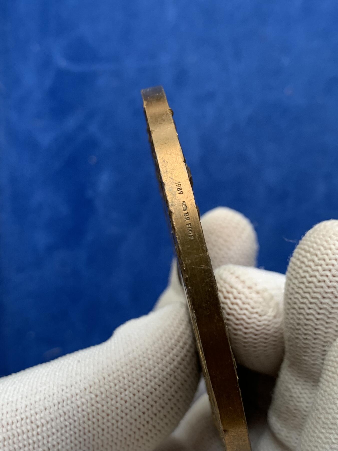 《竞宝斋》第274场- 周日，周一，周二  3场连拍 （全场包邮） 法国婚姻30周年纪念铜章，铭文“爱就是一起看向同一个方向” 163.7克 72mm