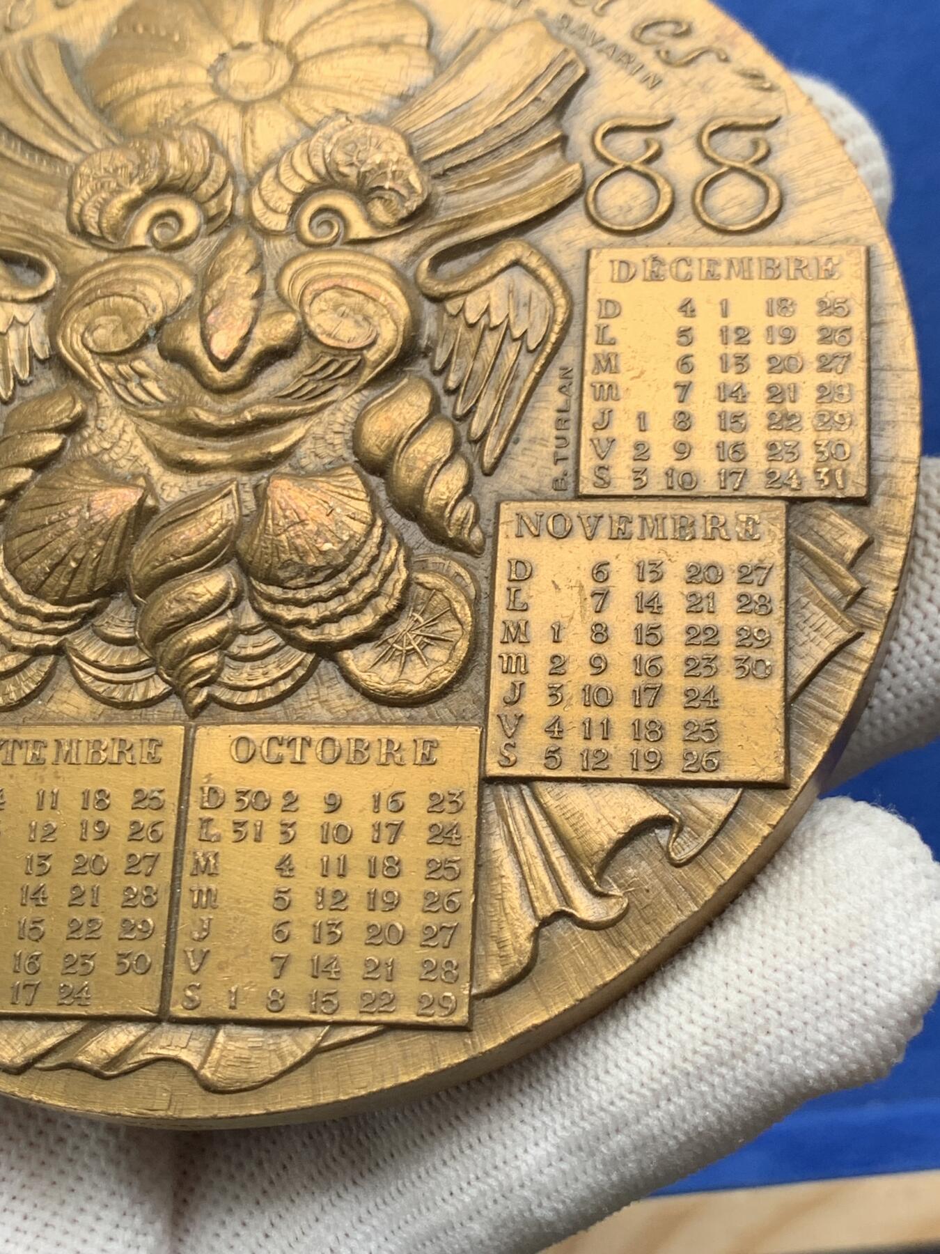 《竞宝斋》第274场- 周日，周一，周二  3场连拍 （全场包邮） 法国造币厂1988年青铜日历铜章 484.2克 93.8mm