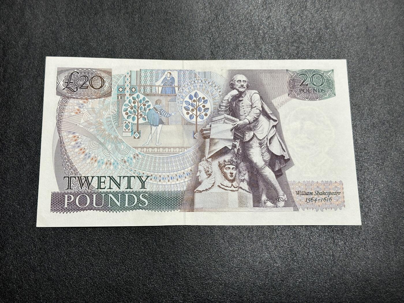 《外钞收藏家》第三百七十三期 英国D序列20镑 全新 边上轻微荧光反应 