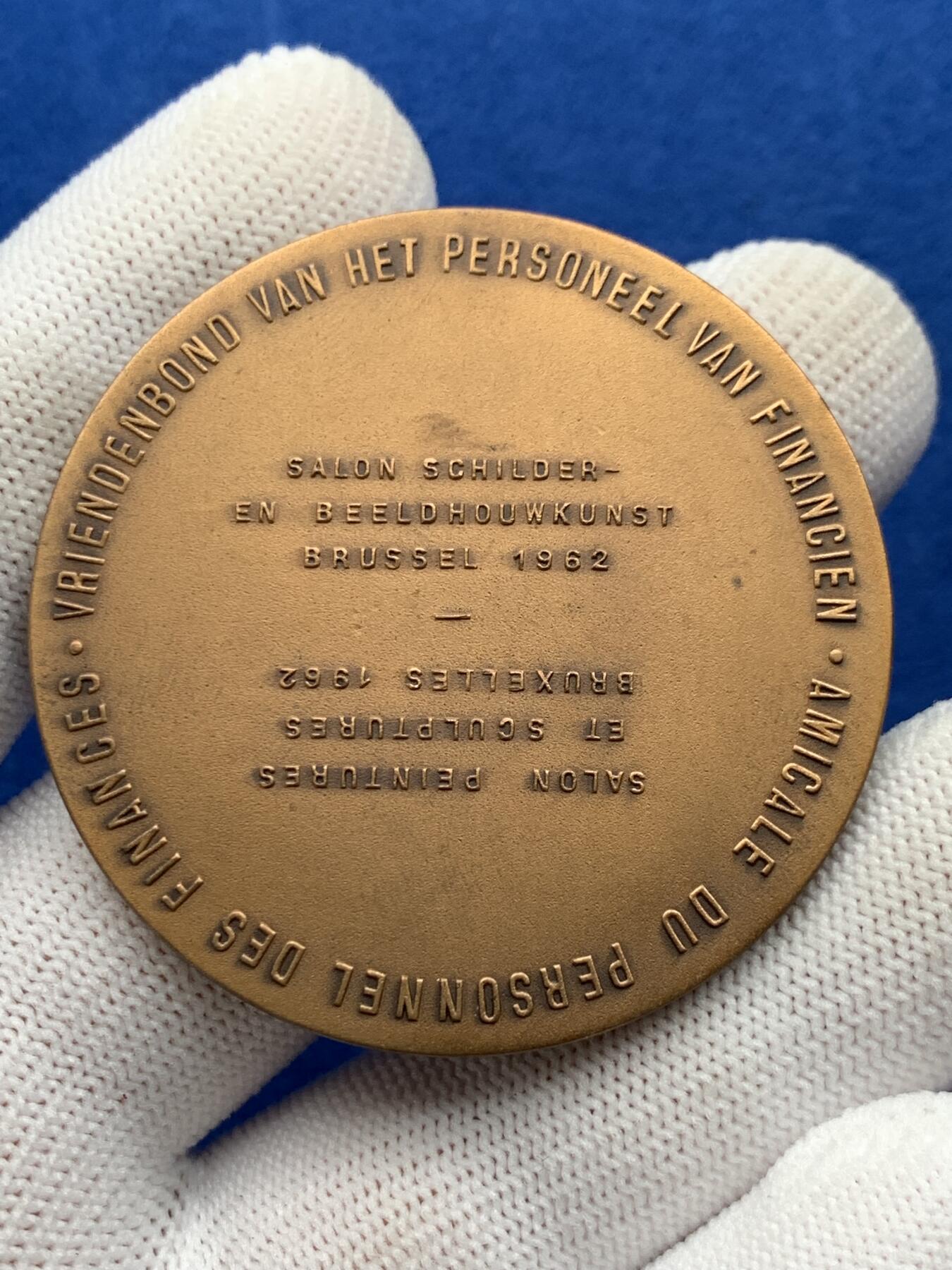 《竞宝斋》第274场- 周日，周一，周二  3场连拍 （全场包邮） 比利时布鲁塞尔财务人员友好协会 51.6克 50.1mm