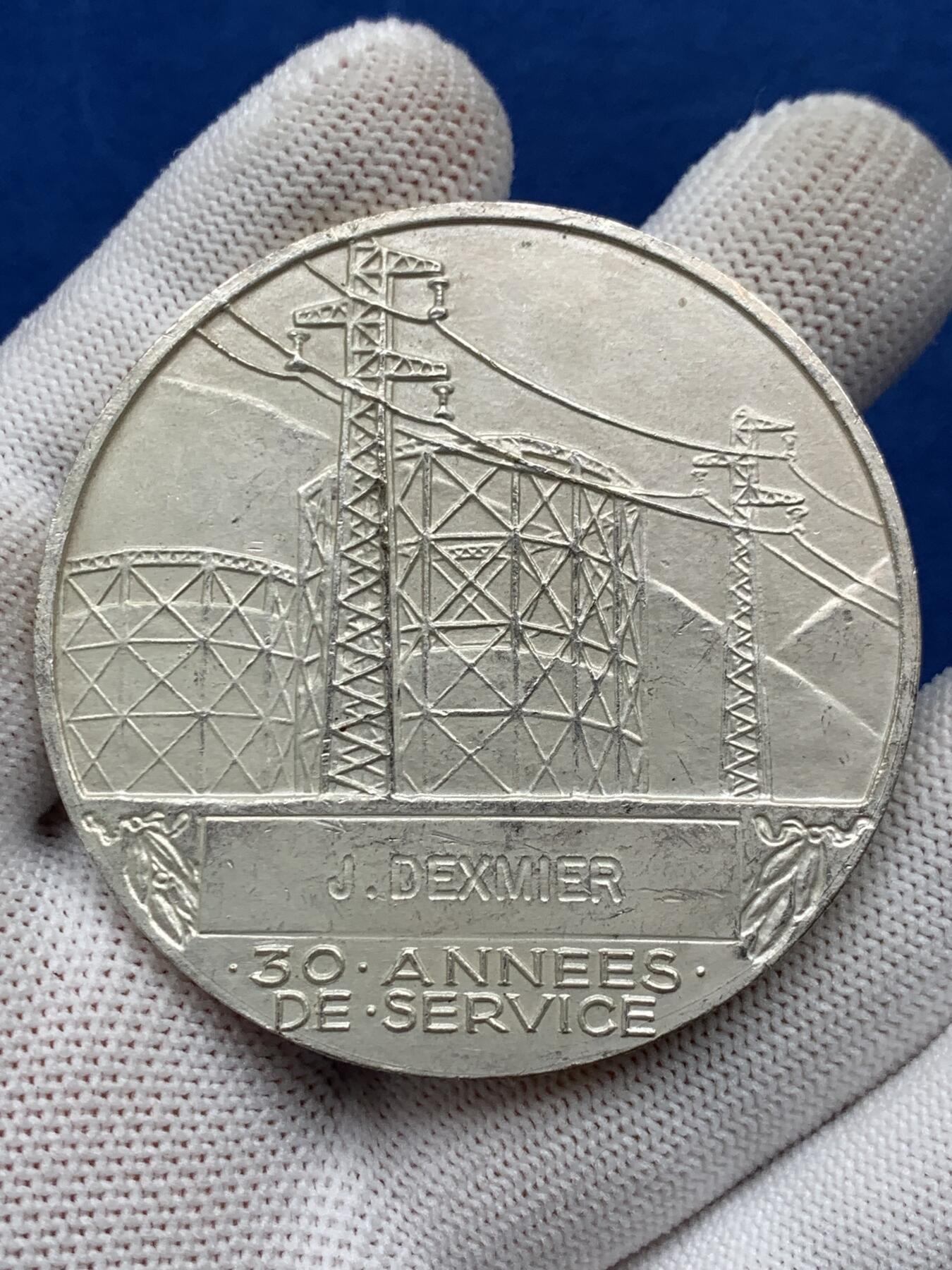 《竞宝斋》第274场- 周日，周一，周二  3场连拍 （全场包邮） 法国电力和法国天然气镀银铜章 71.8克 55mm