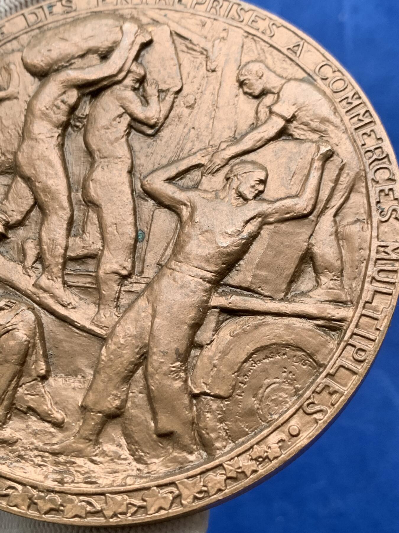 《竞宝斋》第274场- 周日，周一，周二  3场连拍 （全场包邮） 法国全国多企业联合会铜章 256.9克 79.9mm 