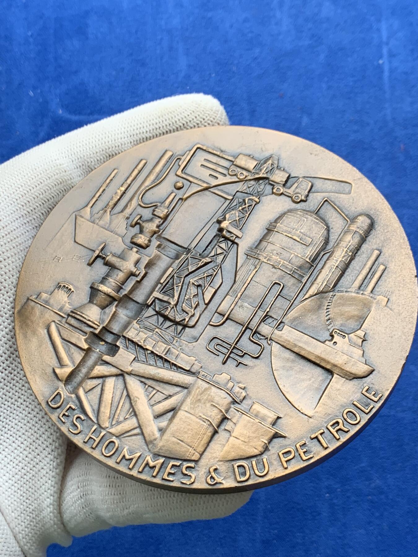 《竞宝斋》第274场- 周日，周一，周二  3场连拍 （全场包邮） 法国石油铜质奖章 308.2克 89.6mm