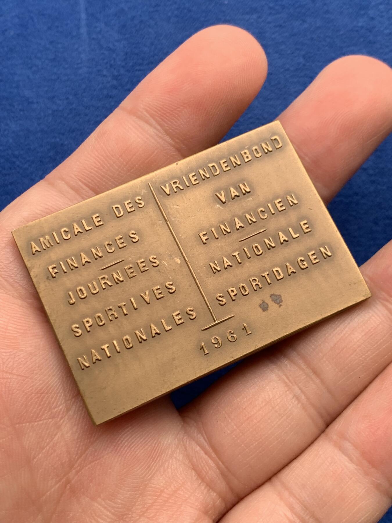 《竞宝斋》第274场- 周日，周一，周二  3场连拍 （全场包邮） 法国1961年全国运动会铜章 44.8克 35.4*50.7mm