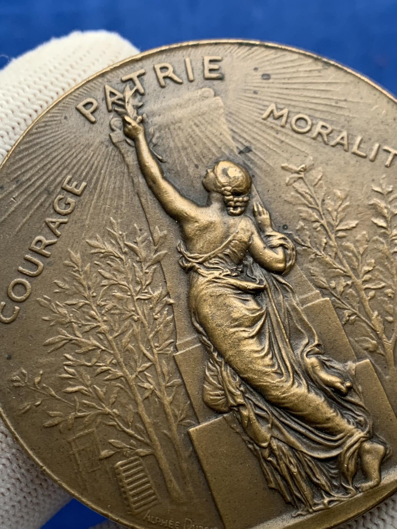 《竞宝斋》第274场- 周日，周一，周二  3场连拍 （全场包邮） 法国法国体操协会联盟成立纪念铜章 98.7克 59.1mm