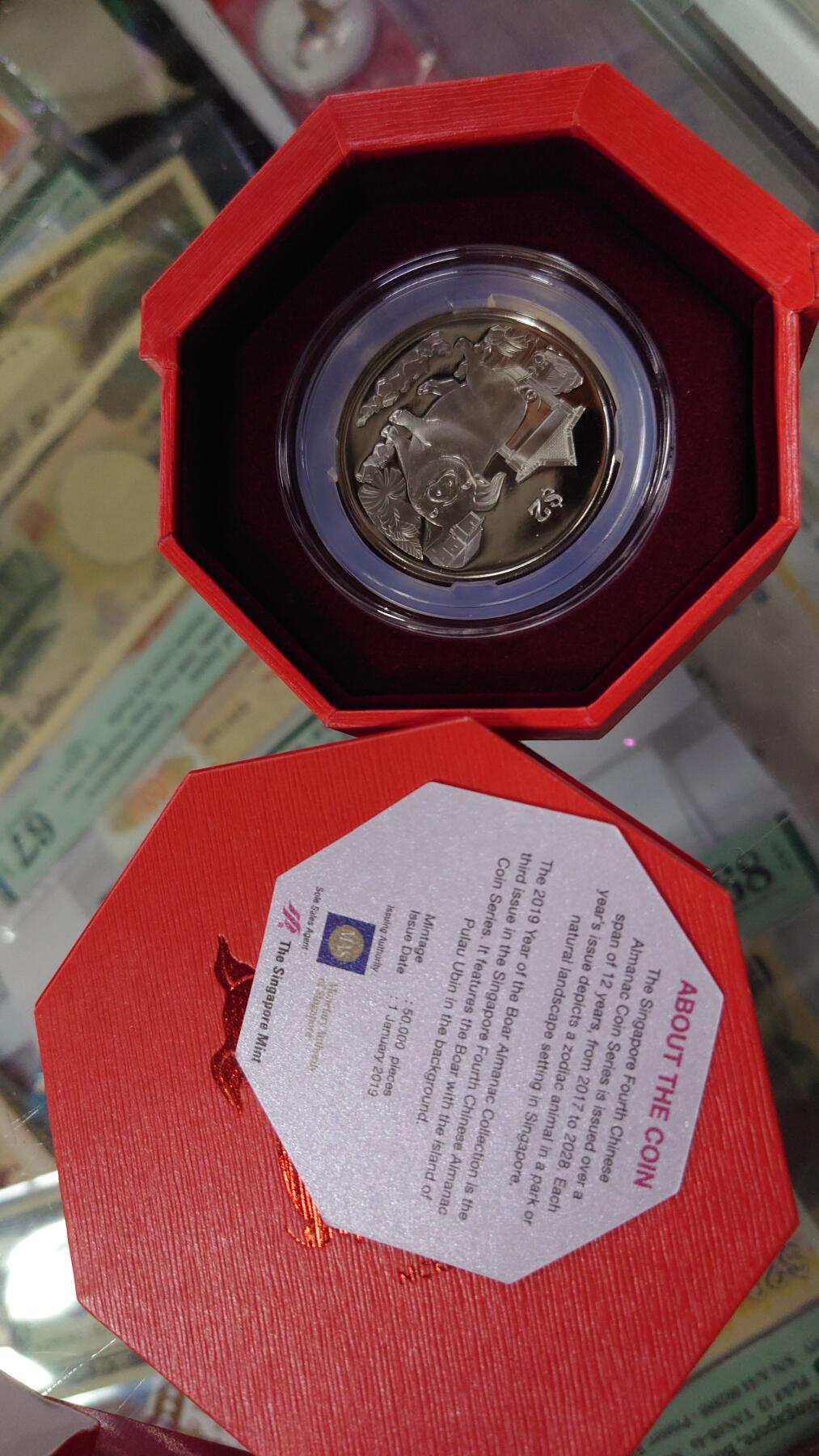 【世界钱币】精选微拍第108期暨2024年第19期  评级币裸钞混合版 2019年新加坡猪年精制镍币 全新保真