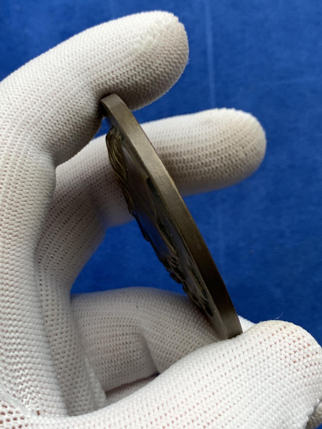 《竞宝斋》第274场- 周日，周一，周二  3场连拍 （全场包邮） 法国部长颁发的青年和体育铜质奖章 106.2克 55.7mm