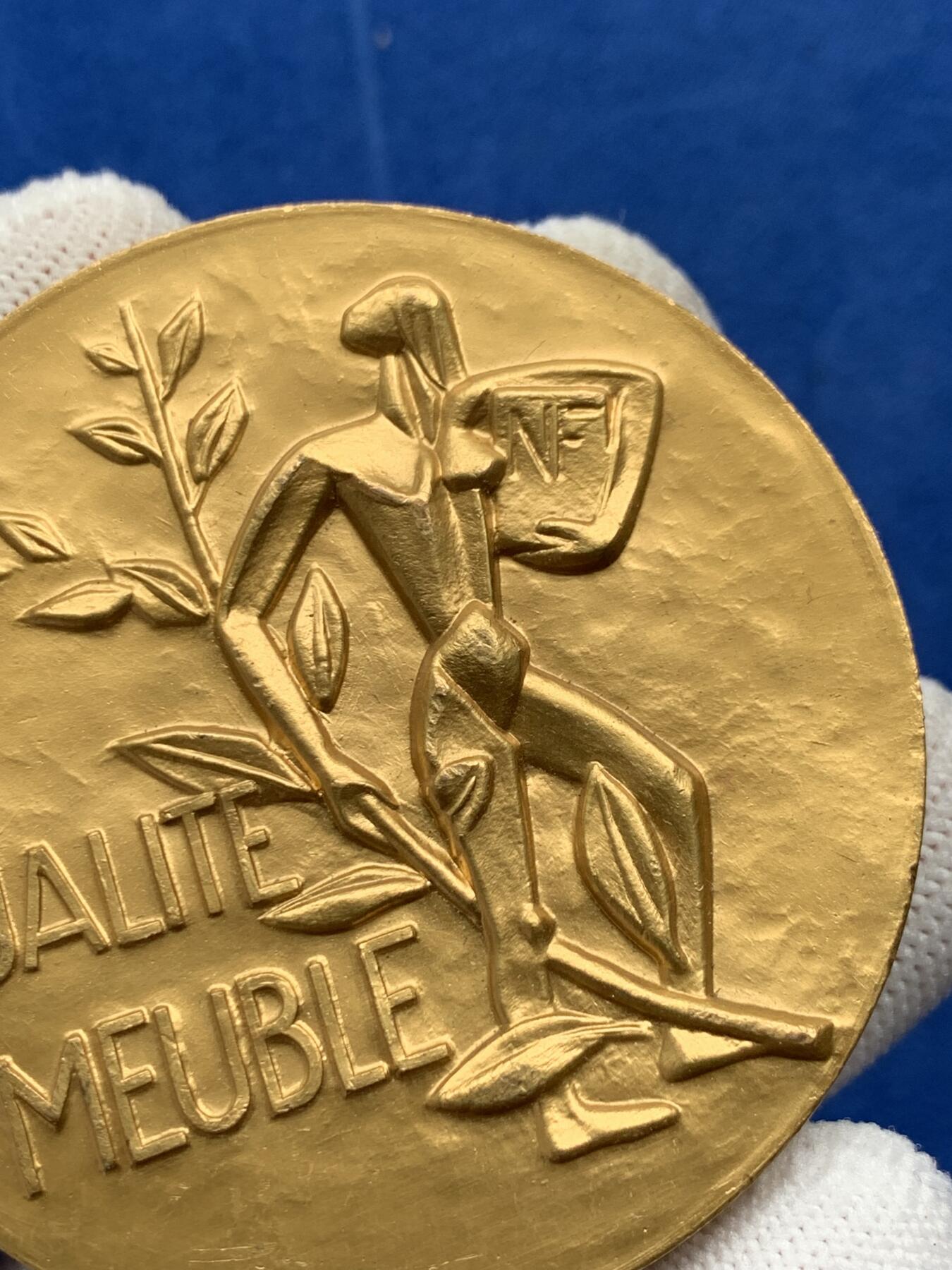 《竞宝斋》第274场- 周日，周一，周二  3场连拍 （全场包邮） 法国家具质量大赛铜章 115.9克 59mm