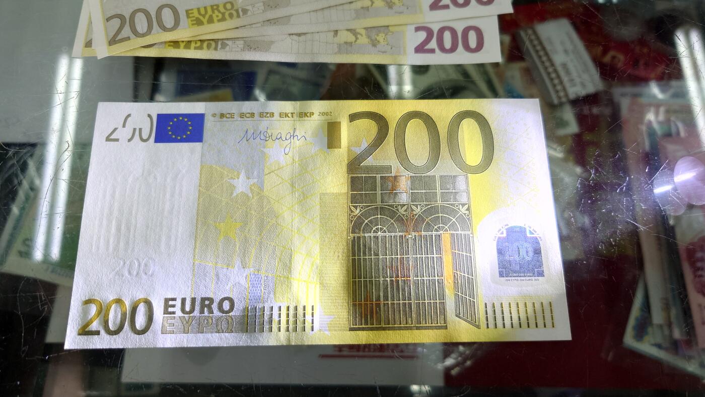 【麦稀奇世界钱币展】精选微拍第112期暨2024年第23期  少量品种0元起拍 2002年欧盟200 三签Z冠比利时 全新绝品无47尾号3085