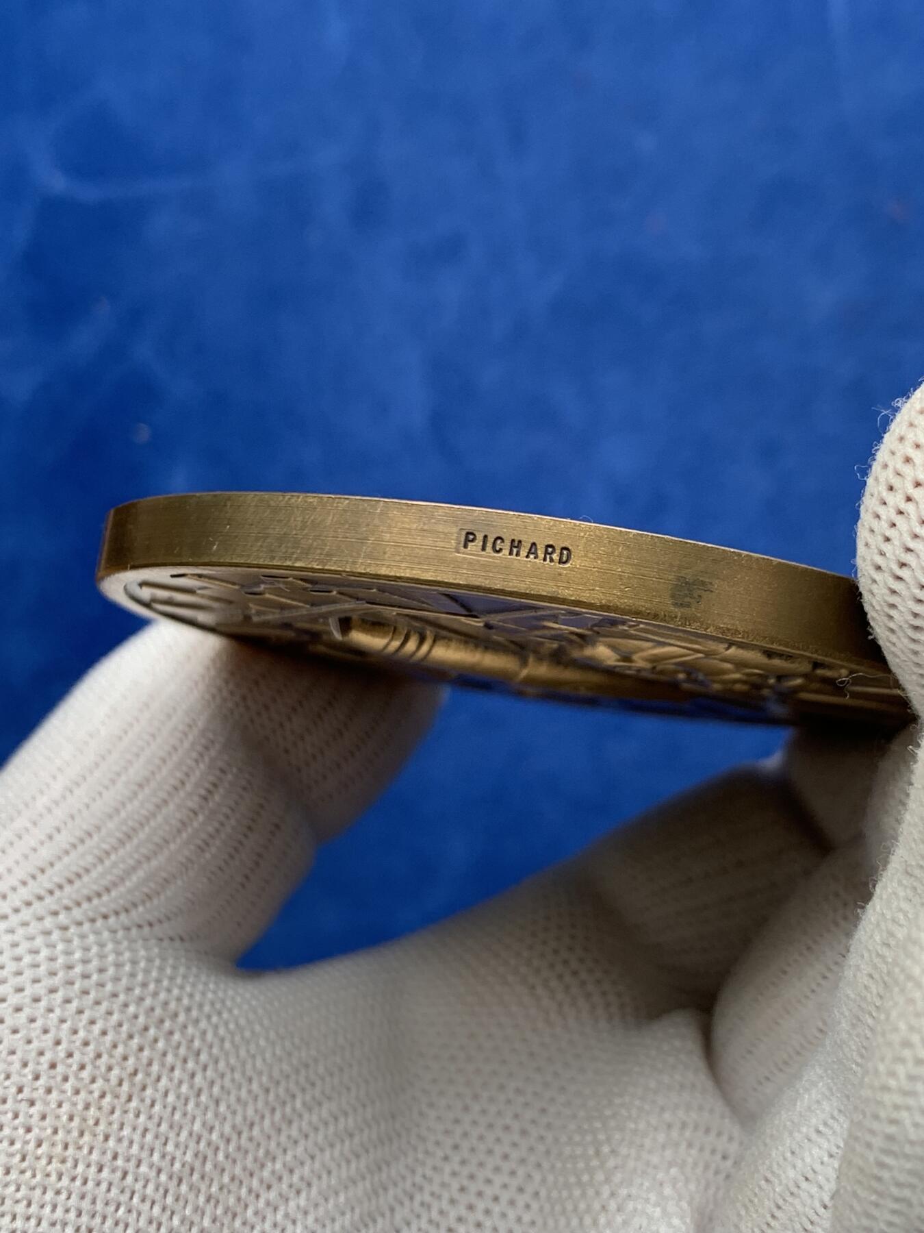 《竞宝斋》第274场- 周日，周一，周二  3场连拍 （全场包邮） 法国军械库车间铜章 147克 64.6mm 