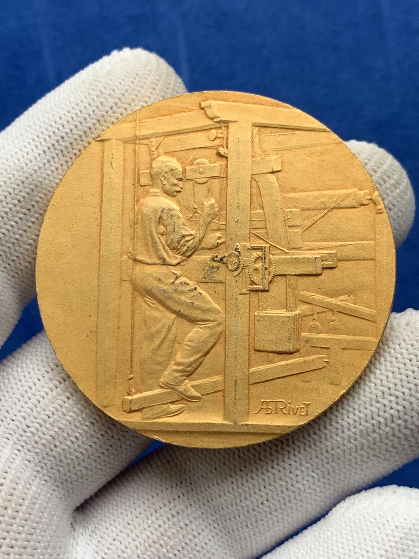 《竞宝斋》第274场- 周日，周一，周二  3场连拍 （全场包邮） 法国织物和纺织材料总协会铜章 54.4克 49.8mm