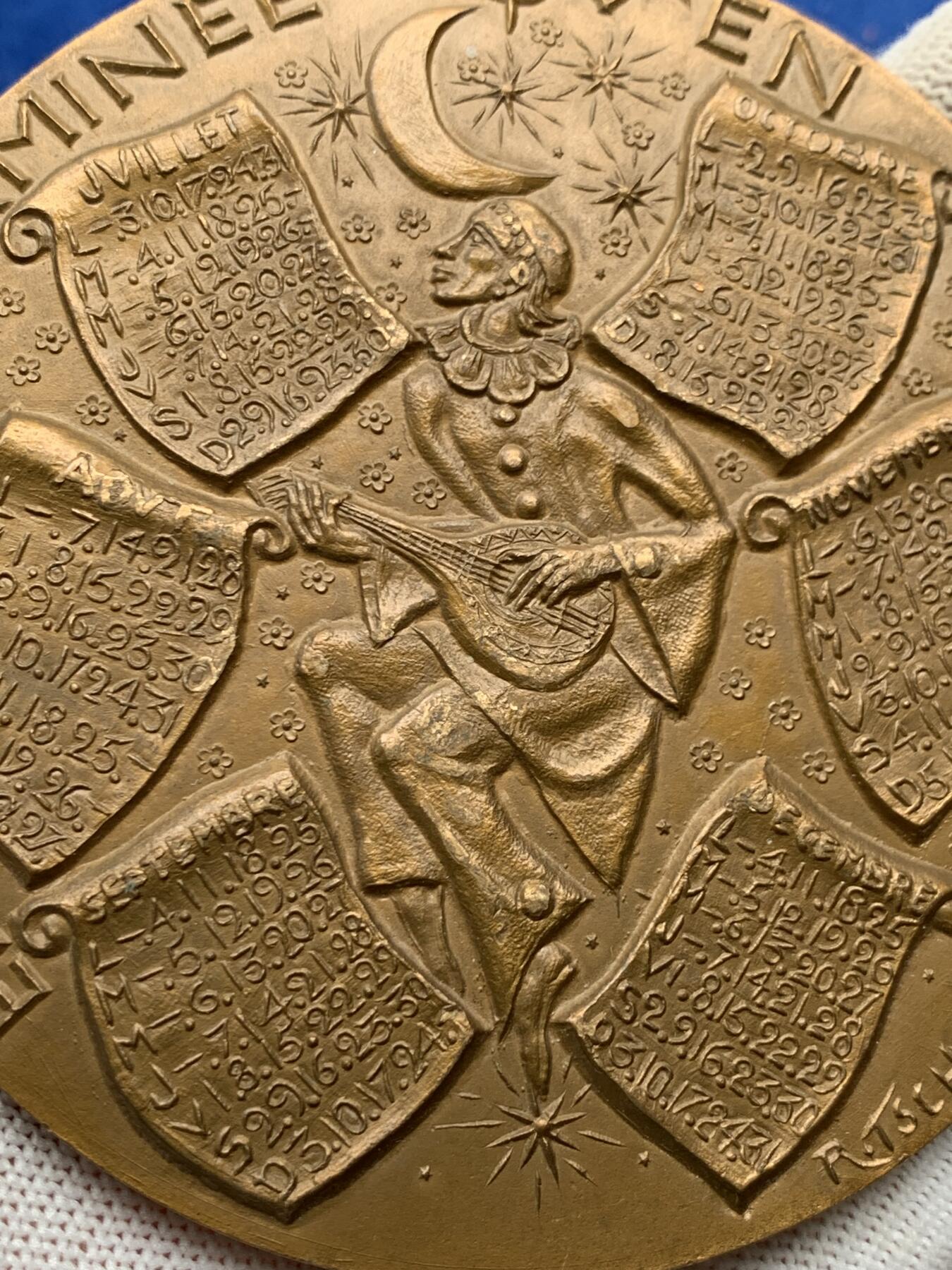 《竞宝斋》第274场- 周日，周一，周二  3场连拍 （全场包邮） 法国造币厂1978年青铜日历铜章，“新的一年将会带来什么” 361.7克 94mm