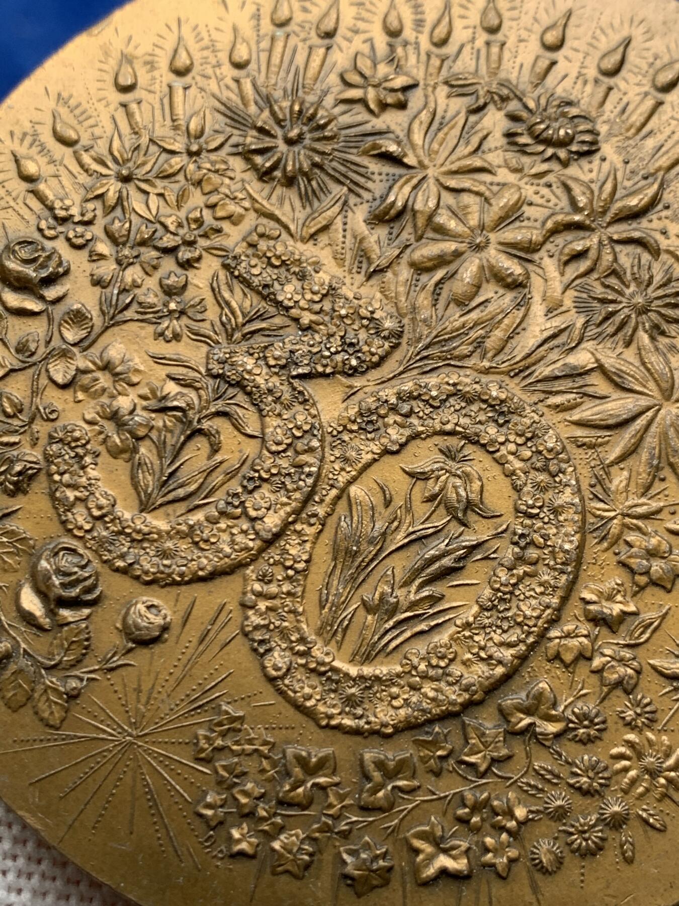 《竞宝斋》第274场- 周日，周一，周二  3场连拍 （全场包邮） 法国婚姻30周年纪念铜章，铭文“爱就是一起看向同一个方向” 163.7克 72mm