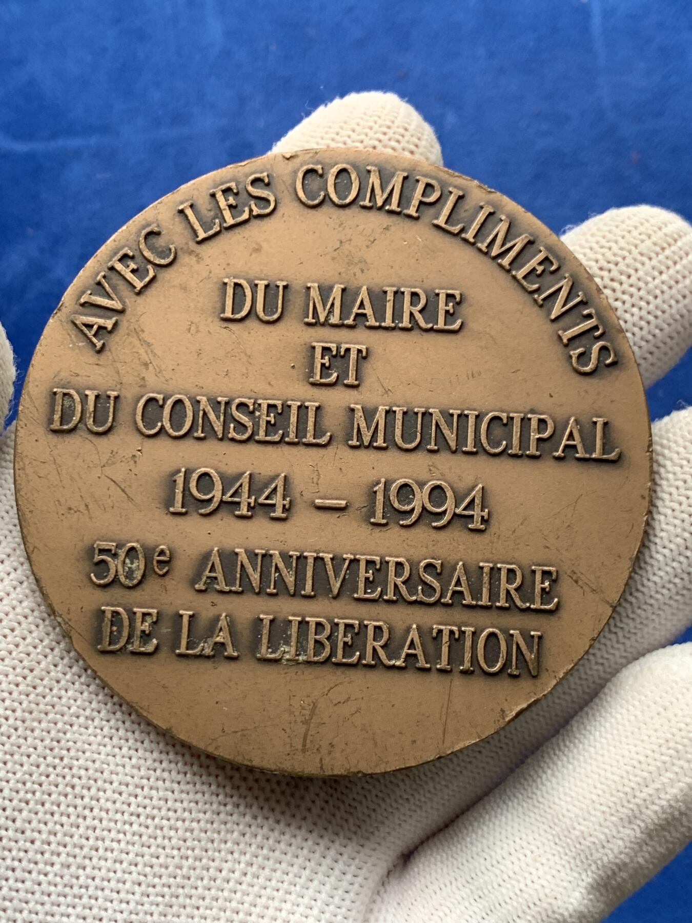 《竞宝斋》第274场- 周日，周一，周二  3场连拍 （全场包邮） 法国收到布龙-马洛特镇市长和市议会的致意铜章 170.2克 69.9mm