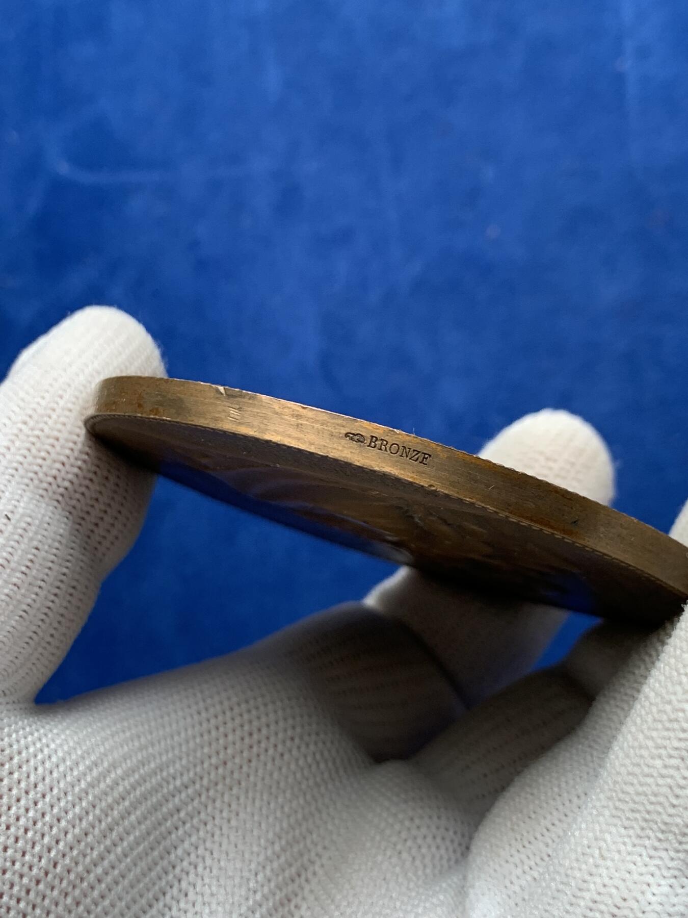 《竞宝斋》第274场- 周日，周一，周二  3场连拍 （全场包邮） 法国内政部铜章 134.9克 68.2mm