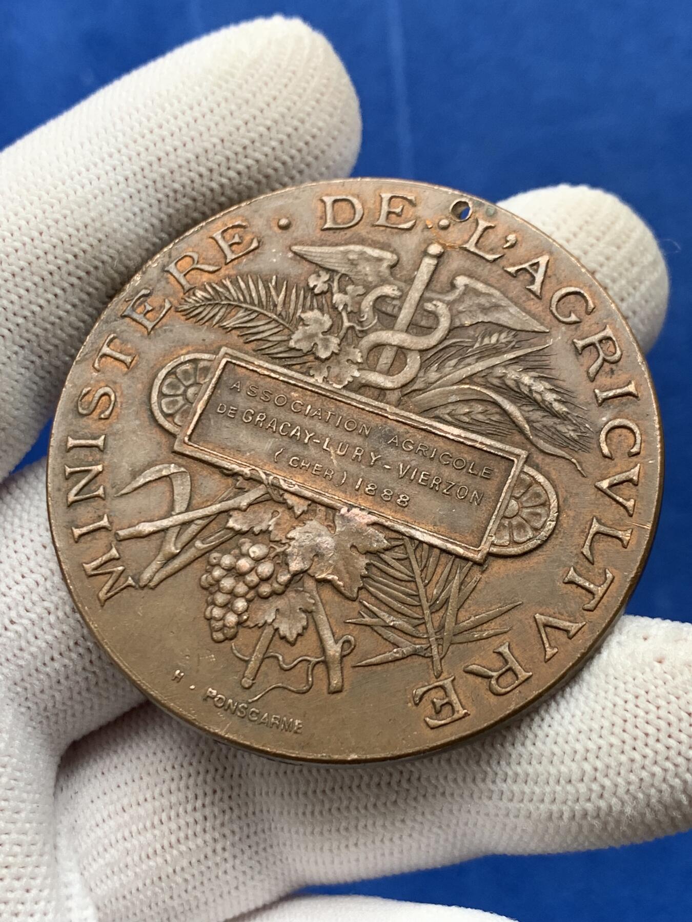 《竞宝斋》第274场- 周日，周一，周二  3场连拍 （全场包邮） 法国1888年农业部铜章 58.7克 50.8mm