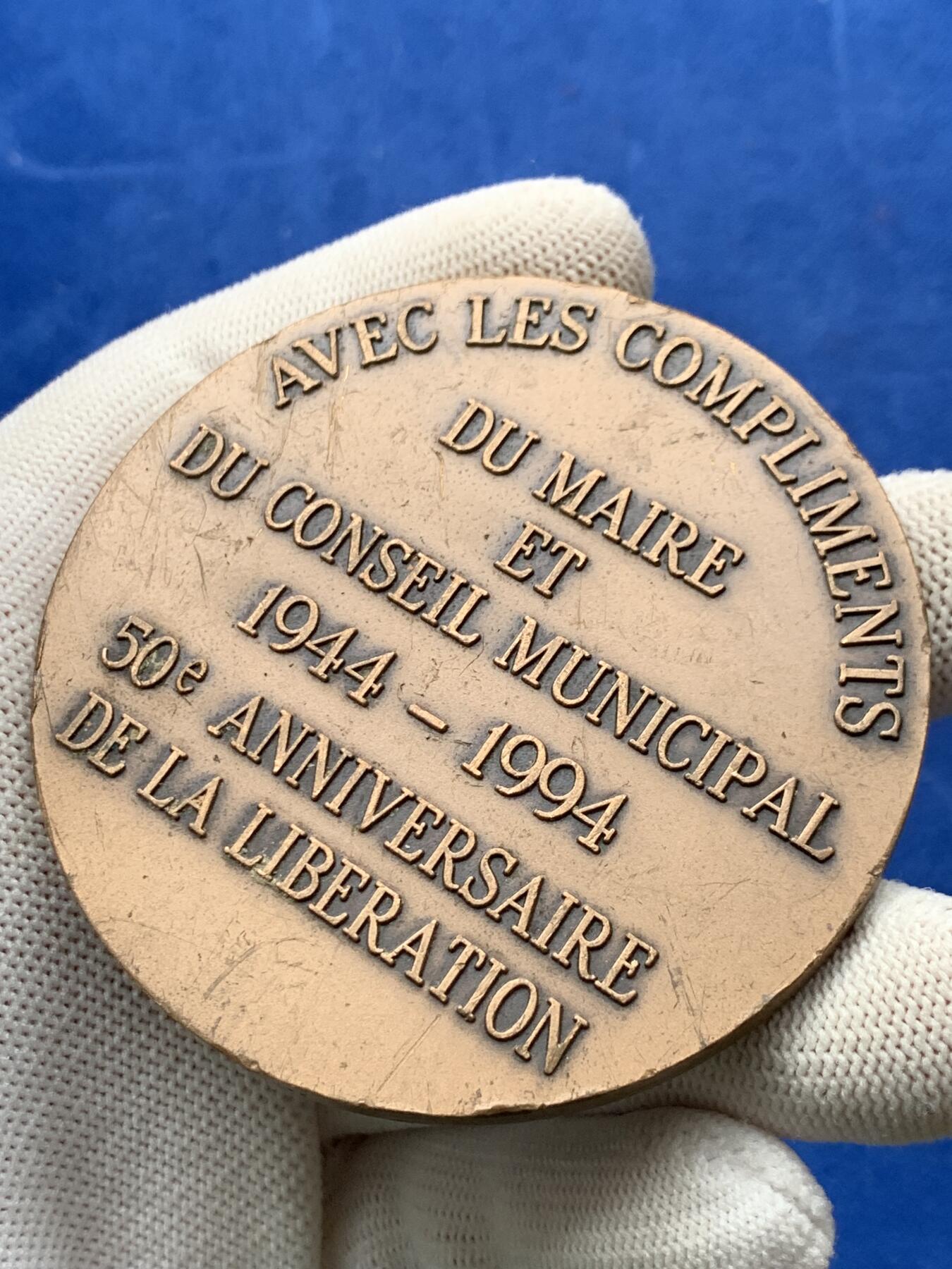 《竞宝斋》第274场- 周日，周一，周二  3场连拍 （全场包邮） 法国收到布龙-马洛特镇市长和市议会的致意铜章 170.2克 69.9mm