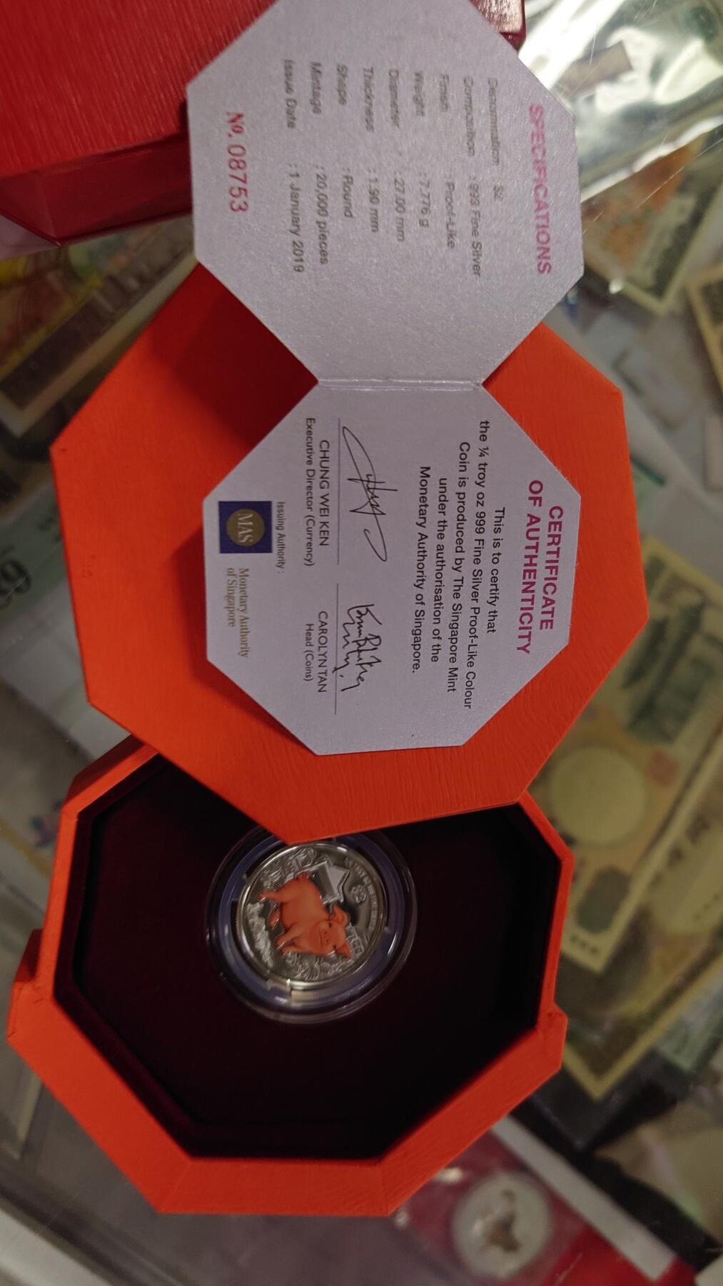 【世界钱币】精选微拍第108期暨2024年第19期  评级币裸钞混合版 2019年新加坡猪年彩色银币1/4盎司 全新保真